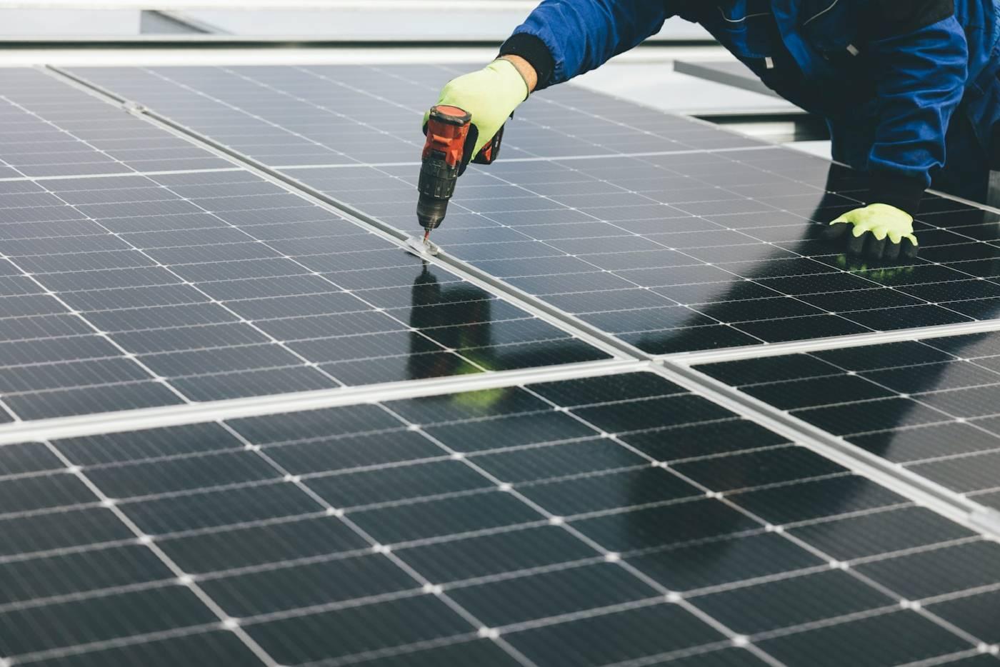 Panneaux solaires : une école plus stable et plus autonome